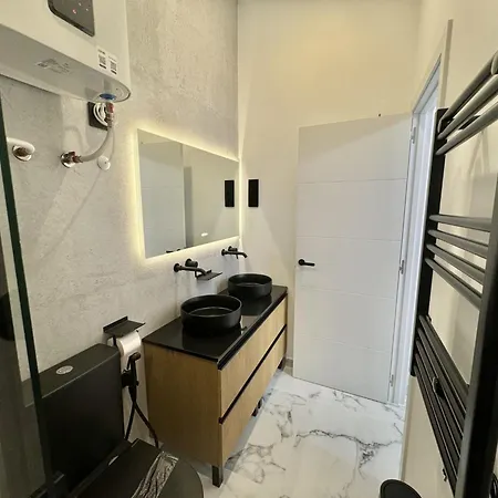 Flats In With Free Wifi Apartment *